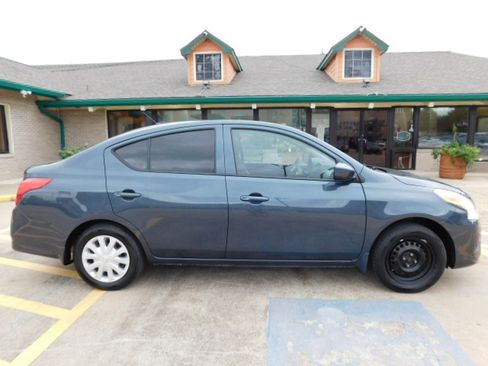 Used 2017 Nissan Versa S image 10