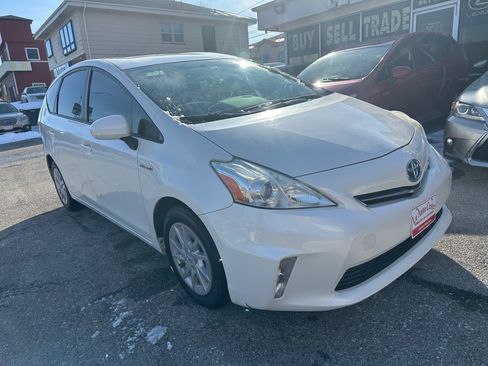 Used 2013 Toyota Prius V Three image 7