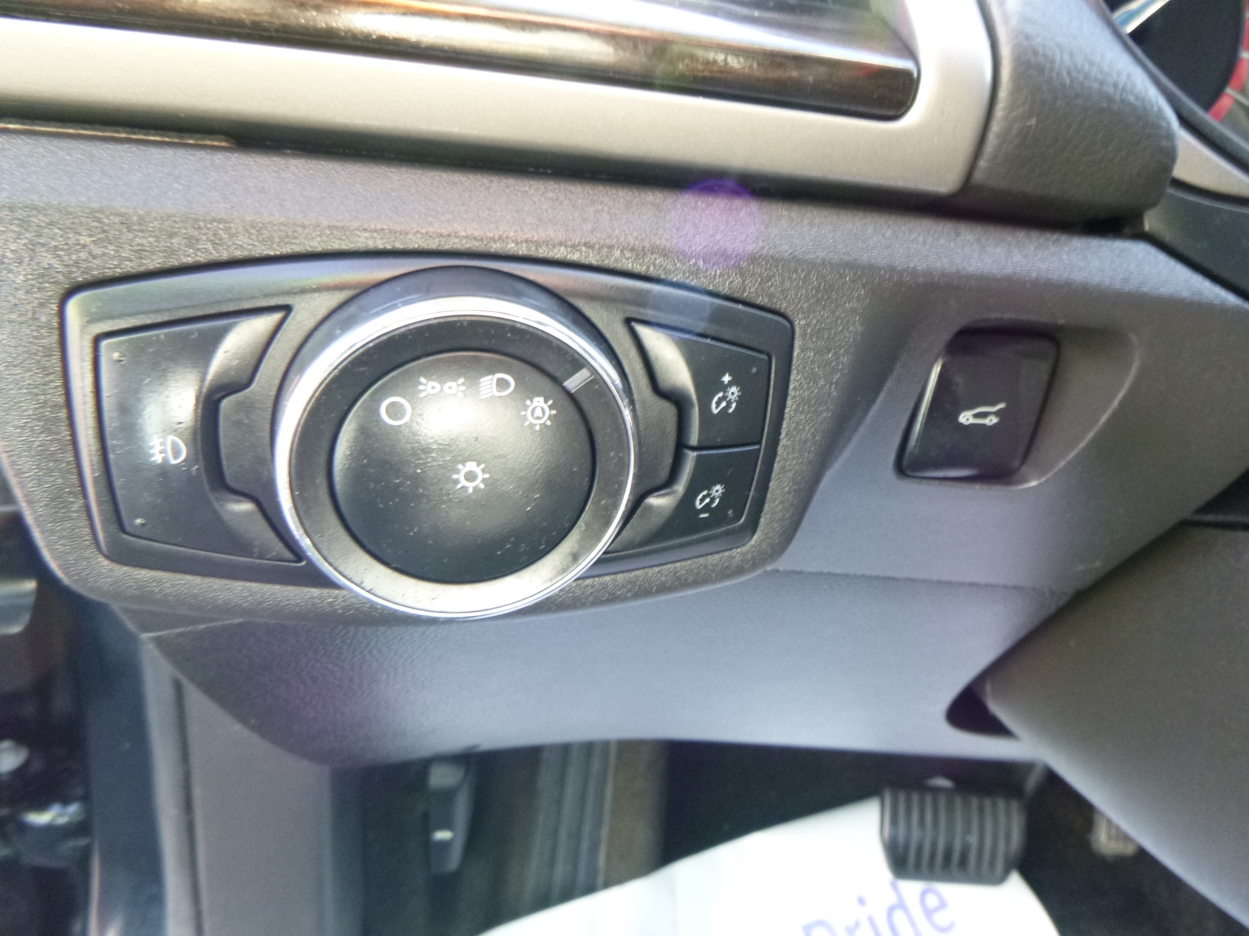Used 2014 Ford Fusion SE FWD image 19