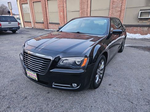 Used 2014 Chrysler 300 S image 1
