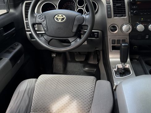 Used 2010 Toyota Tundra 4x4 CrewMax image 11