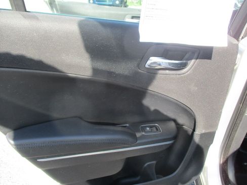 Used 2016 Dodge Charger SE image 22