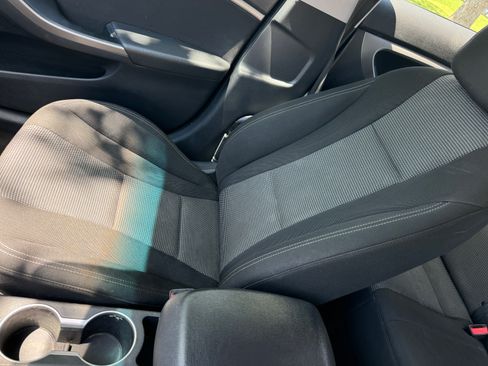 Used 2017 Hyundai Elantra GT Hatchback FWD image 13