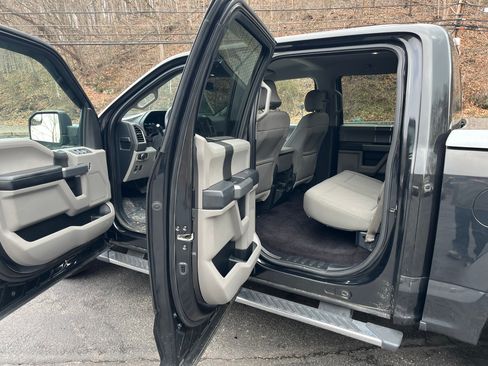 Used 2015 Ford F150 XLT image 6