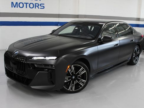Used 2023 BMW i7 xDrive60 AWD/4WD image 4