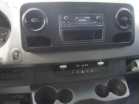 Used 2019 Mercedes-Benz Sprinter 170 image 30
