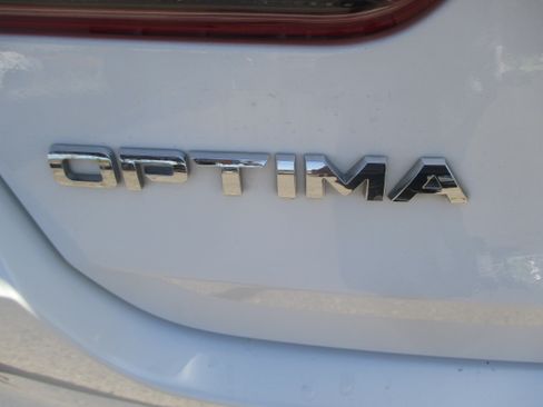 Used 2018 Kia Optima S FWD image 16