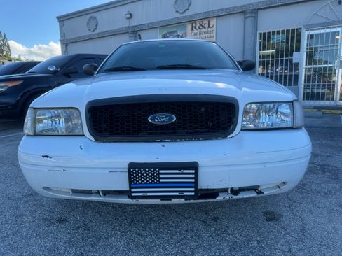 Used 2011 Ford Crown Victoria Police Interceptor image 3
