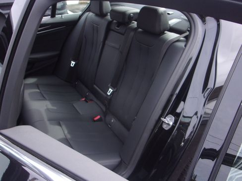 Used 2019 BMW 530i xDrive UNAVAIL AWD/4WD image 23