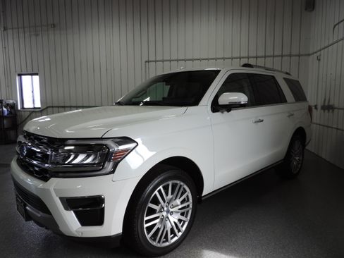 Used 2023 Ford Expedition Limited image 2