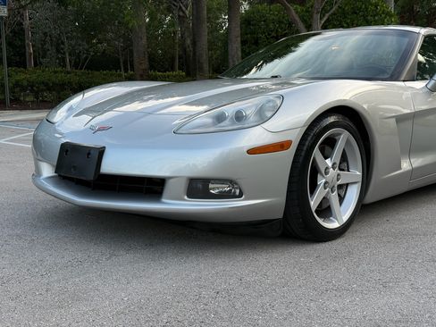 Used 2005 Chevrolet Corvette Coupe RWD image 19