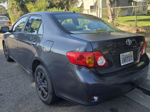 Used 2010 Toyota Corolla image 3