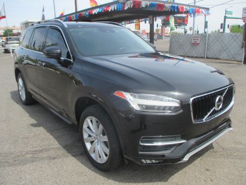 Used 2018 Volvo XC90 T5 Momentum image 3