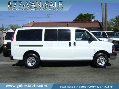 Used 2009 Chevrolet Express 3500 Passenger RWD image 1