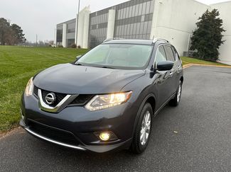 Used 2016 Nissan Rogue SV image 1