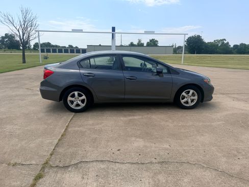 Used 2012 Honda Civic Natural Gas Sedan image 4