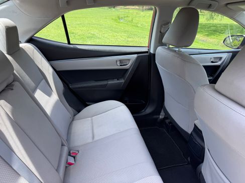 Used 2015 Toyota Corolla LE image 19