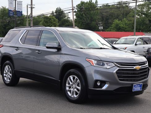 Used 2020 Chevrolet Traverse LT image 9