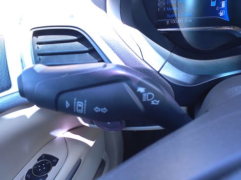 Used 2015 Lincoln MKZ image 30