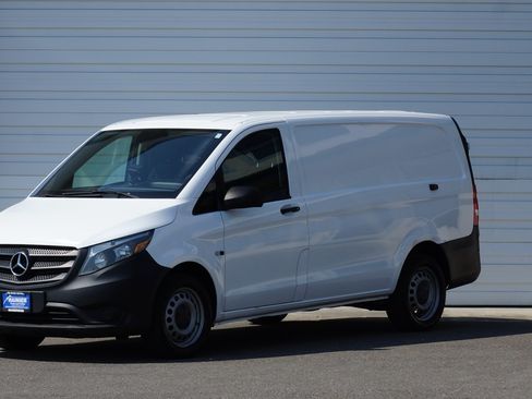 Used 2016 Mercedes-Benz Metris image 1