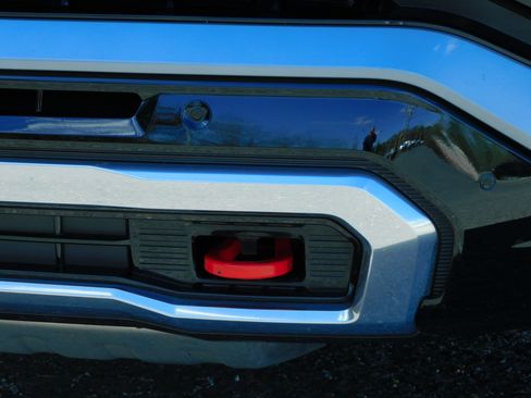 Used 2025 Chevrolet Suburban Z71 image 10