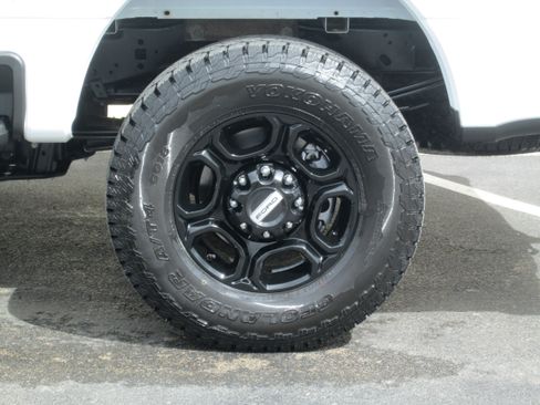 Used 2023 Ford F250 XL image 3