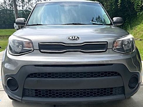 Used 2018 Kia Soul + image 11