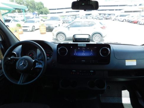 Used 2026 Mercedes-Benz Sprinter 2500 170 Passenger image 12
