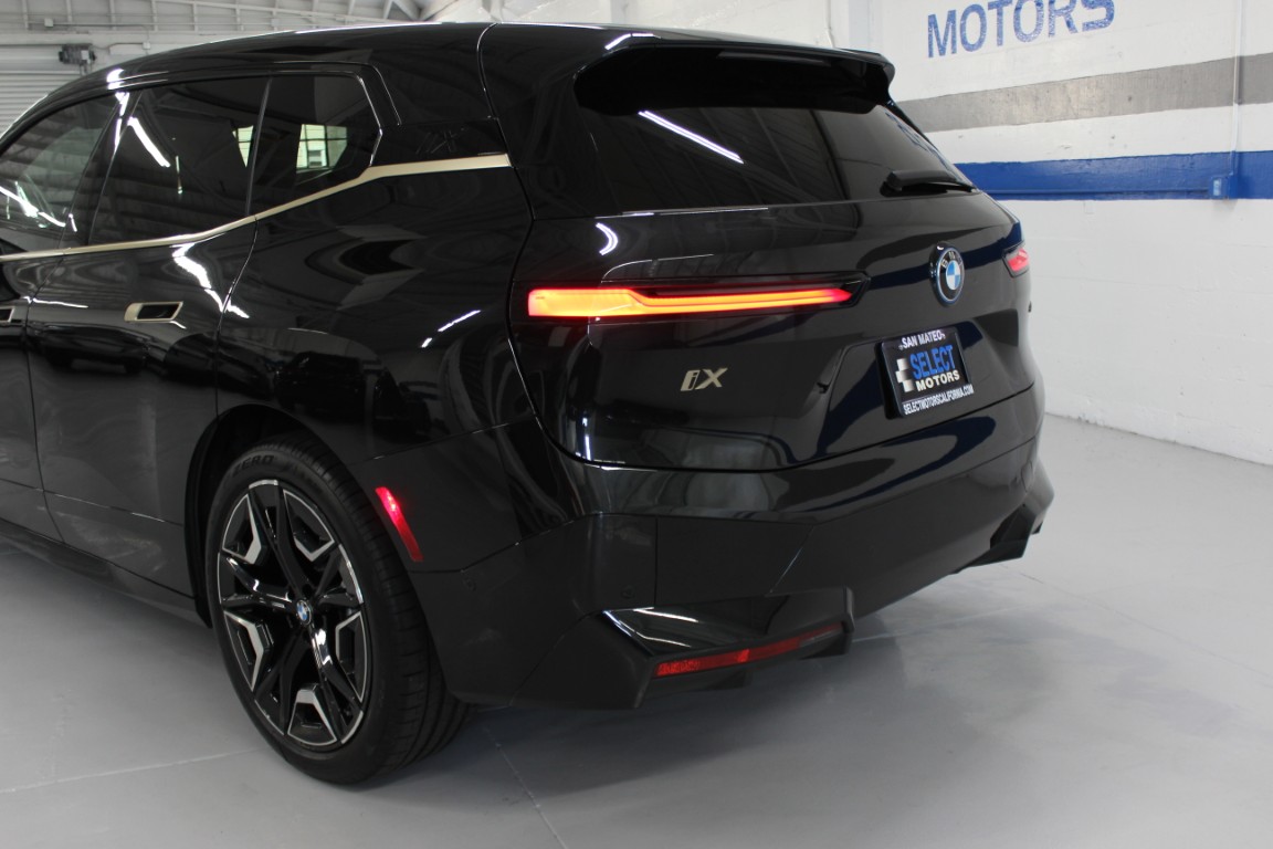 Used 2024 BMW iX xDrive50 AWD/4WD image 10