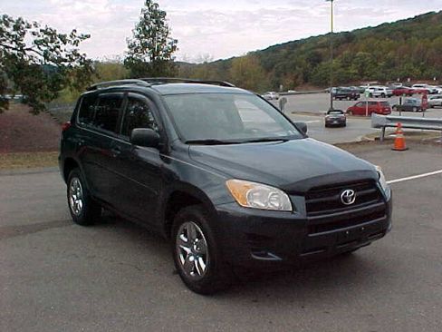 Used 2009 Toyota RAV4 LE image 2