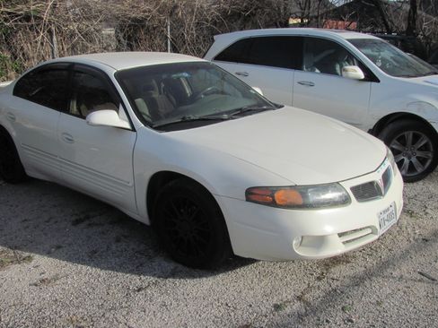 Used 2002 Pontiac Bonneville SE image 1