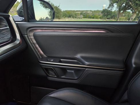 Used 2022 Rivian R1T Launch Edition image 13