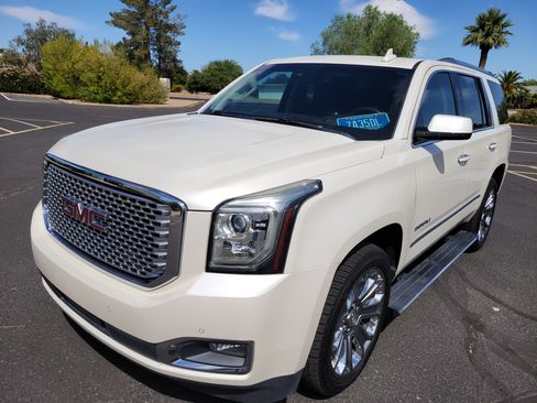 Used 2015 GMC Yukon Denali image 3