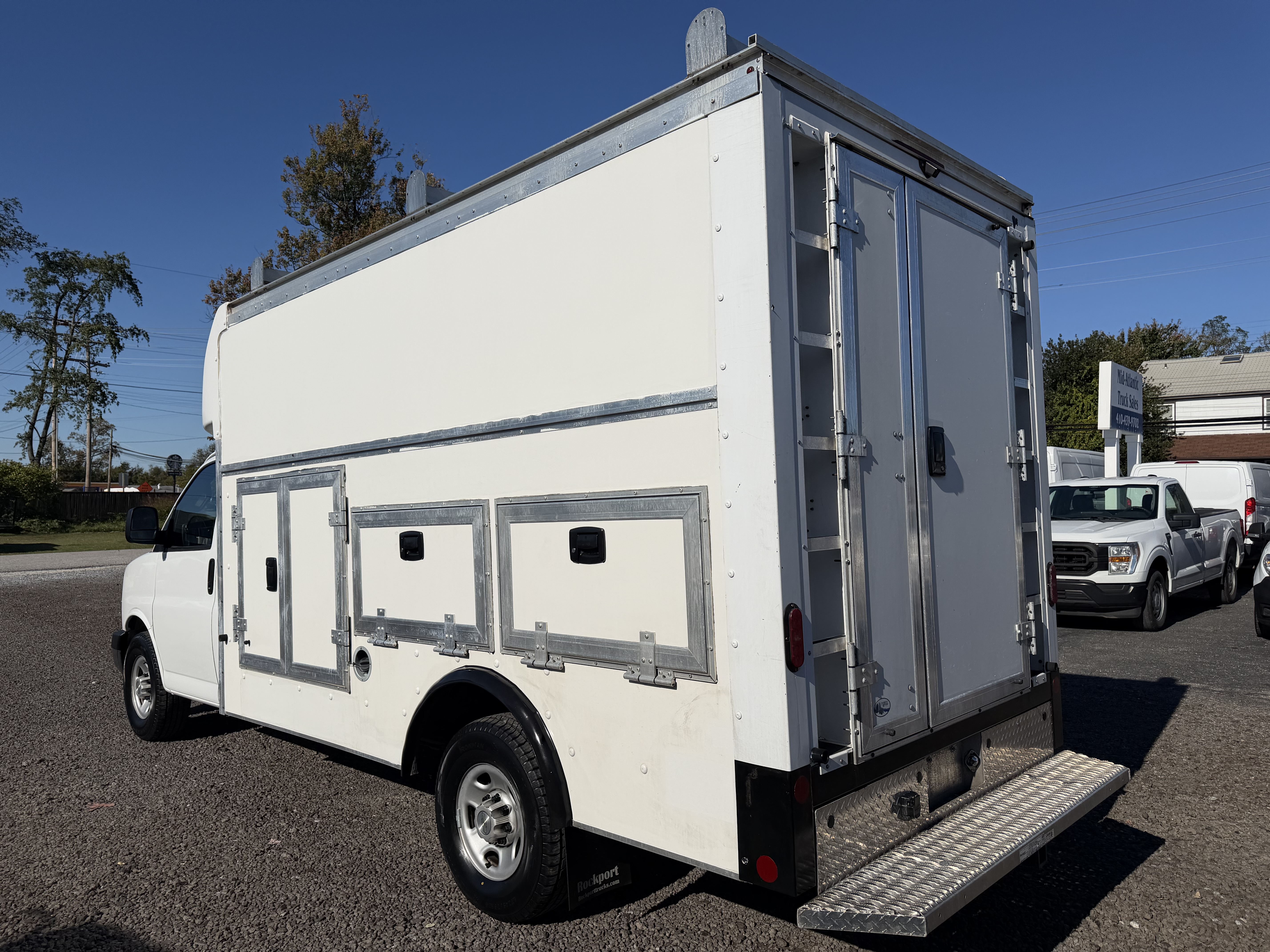 Used 2021 Chevrolet Express 3500 UNAVAIL RWD image 3