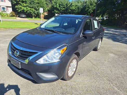 Used 2016 Nissan Versa SV image 1
