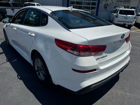 Used 2020 Kia Optima LX w/ Convenience Pkg FWD image 3