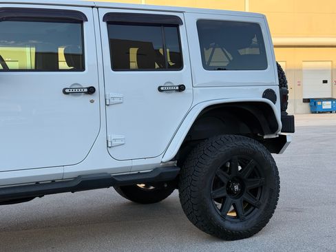 Used 2015 Jeep Wrangler 4WD Unlimited Sahara image 31