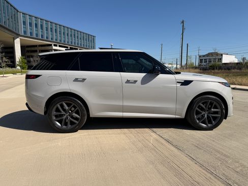 Used 2024 Land Rover Range Rover Sport Dynamic SE image 8
