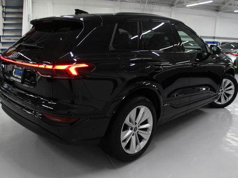 Used 2025 Audi Q6 e-tron Premium image 6