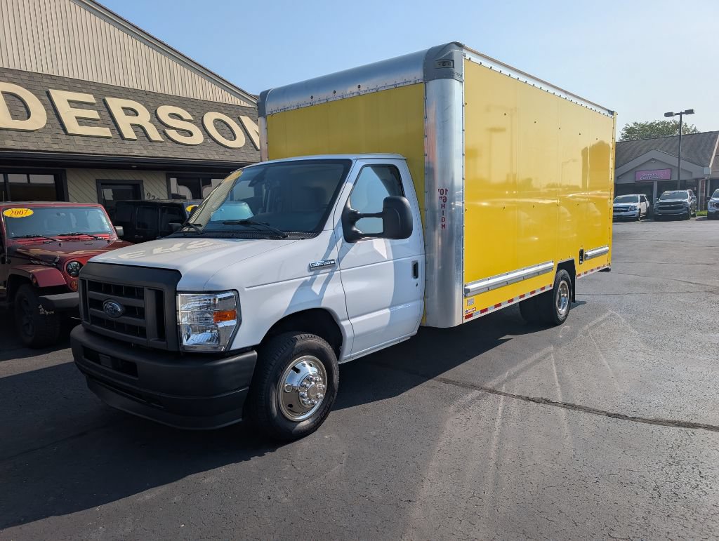 Used 2022 Ford E-350 and Econoline 350 Super Duty RWD image 2