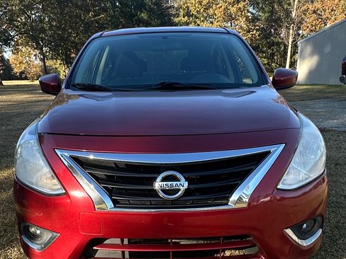 Used 2017 Nissan Versa 1.6 SV image 2