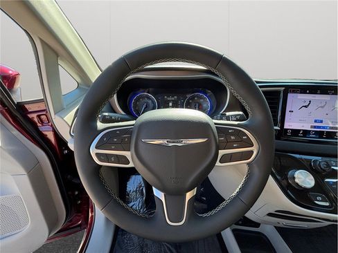 Used 2023 Chrysler Voyager LX image 24