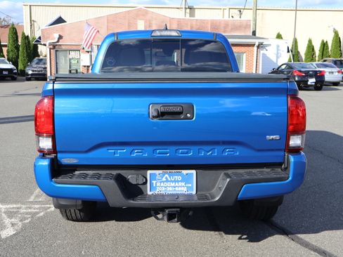 Used 2018 Toyota Tacoma TRD Sport image 7