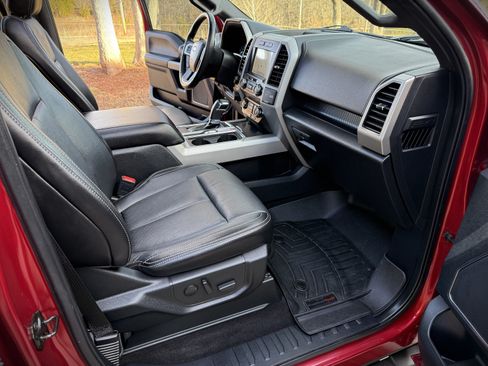 Used 2019 Ford F150 Lariat image 29