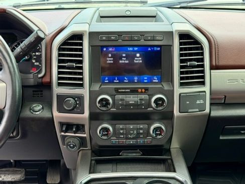 Used 2021 Ford F450 4x4 Crew Cab Platinum image 9
