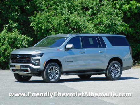 Used 2025 Chevrolet Suburban 4WD Z71 image 1