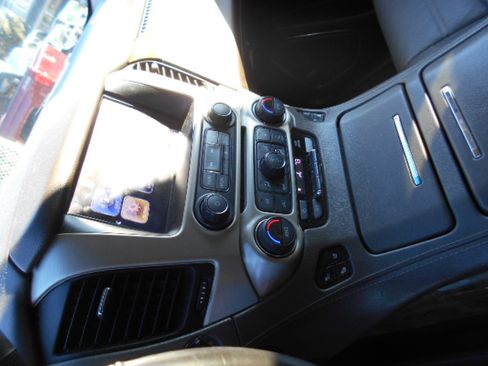 Used 2017 GMC Yukon Denali image 8