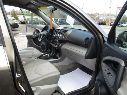 Used 2011 Toyota RAV4 image 28