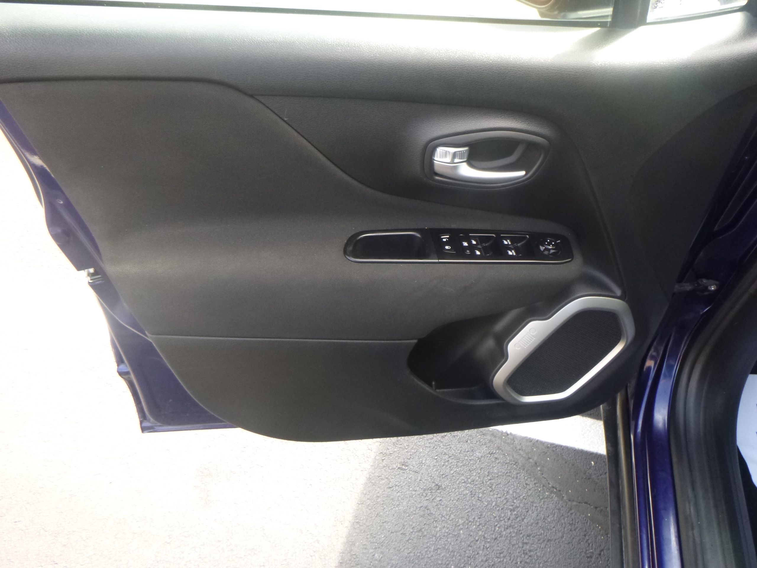 Used 2021 Jeep Renegade 75th Anniversary AWD/4WD image 12