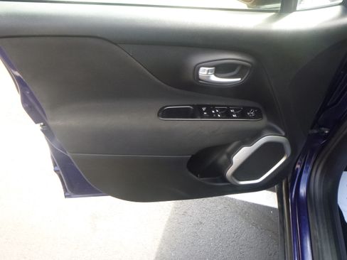 Used 2021 Jeep Renegade Latitude image 12